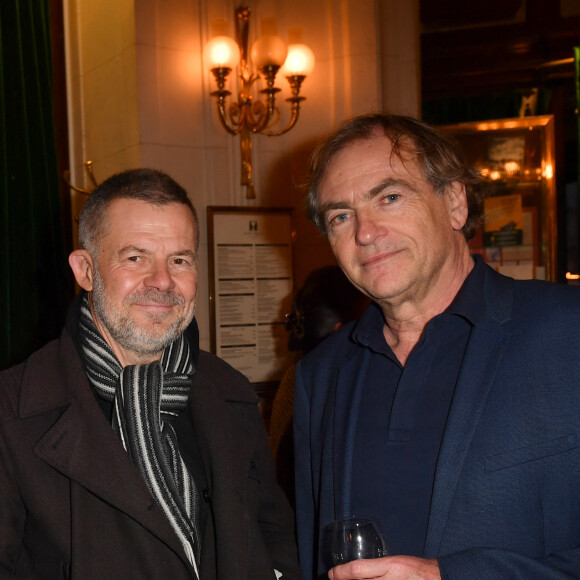 Eric Naulleau, Didier van Cauwelaert - Cocktail pour la sortie du livre de Michel Denisot " On peut rire de tout, sauf en mangeant de la semoule" aux Deux Magots à Paris le 15 mars 2023. © Veeren/ Bestimage 