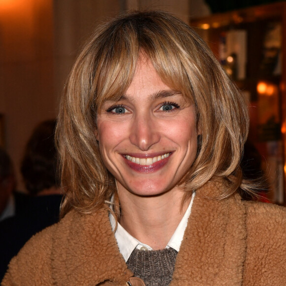 Pauline Lefèvre - Cocktail pour la sortie du livre de Michel Denisot " On peut rire de tout, sauf en mangeant de la semoule" aux Deux Magots à Paris le 15 mars 2023. © Veeren/ Bestimage 