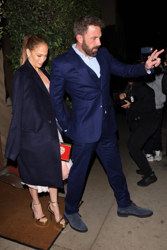 Exclusif - Jennifer Lopez et son mari Ben Affleck sont allés dîner en amoureux pour la Saint-Valentin au restaurant "Giorgio Baldi" à Los Angeles, le 14 février 2023. 