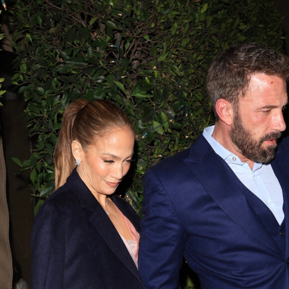 Exclusif - Jennifer Lopez et son mari Ben Affleck sont allés dîner en amoureux pour la Saint-Valentin au restaurant "Giorgio Baldi" à Los Angeles, le 14 février 2023. 