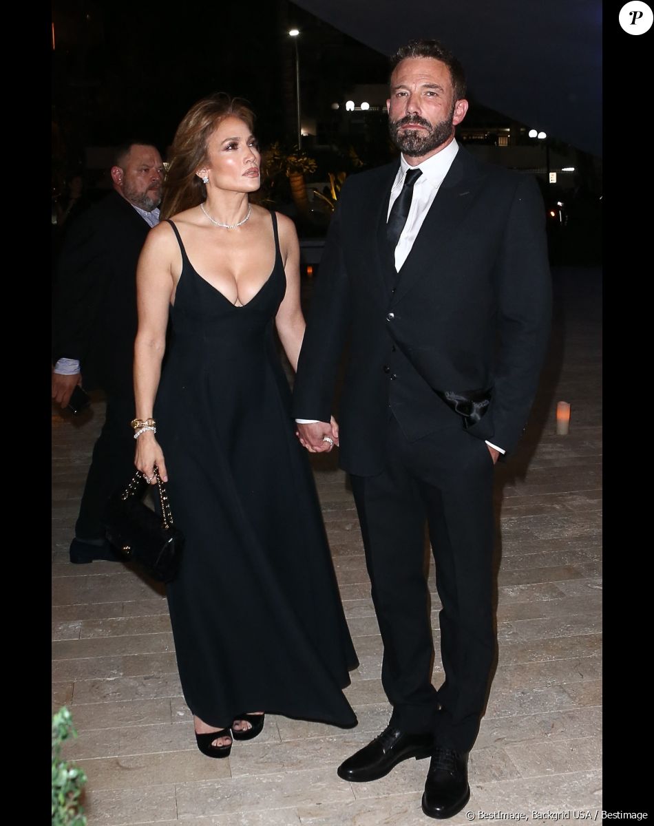 Ben Affleck est donc resté sagement aux côtés de son épouse
Exclusif - Ben Affleck and Jennifer Affleck (Lopez) - Les célébrités arrivent à l'hommage funèbre de JR Ridinger à Miami, le 8 octobre 2022. JR Ridinger était le directeur générale de la "Market America", décédé le 30 août 2022 d'une embolie pulmonaire à l'âge de 63 ans.