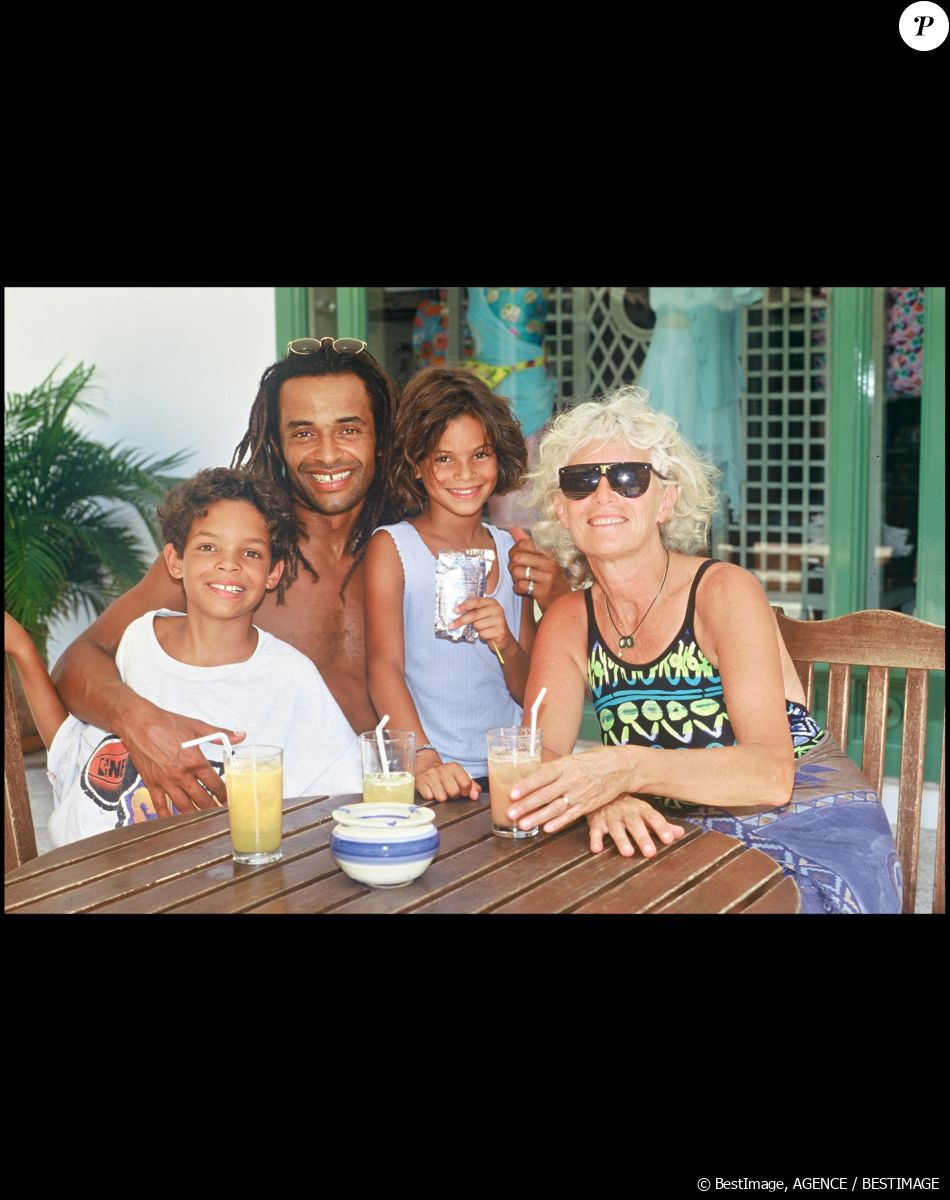 "Je me suis bagarré une fois avec Joakim. Je lui ai mis une tarte, il était déjà grand, mais pas aussi grand qu'il est aujourd'hui", révèle Yannick Noah
Archives - Yannick Noah et son fils Joakim, sa fille Yelan et sa mère Marie-Claire