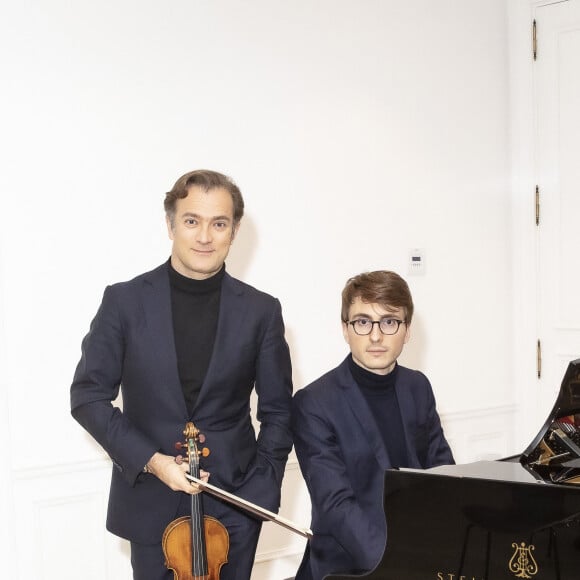 Exclusif - Renaud Capuçon - Présentation du nouvel album de Renaud Capuçon, "Un violon à Paris", au showroom parisien Steinway & Sons, péparé pendant le confinement avec le pianiste Guillaume Bellom - Paris le 09 Novembre 2021 - ©Jack Tribeca / Bestimage 