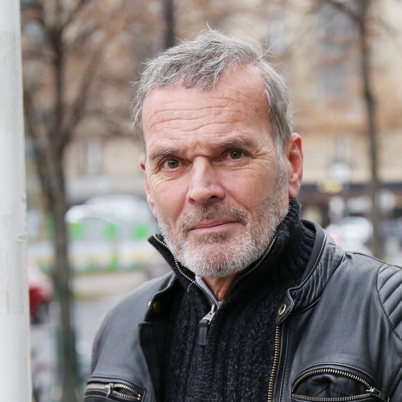 Le comédien avait dévoilé cette opération en 2021 face à Laurent Ruquier sur France 2
Exclusif - Laurent Baffie quitte les studios de Radio France à Paris, le 13 décembre 2021.
