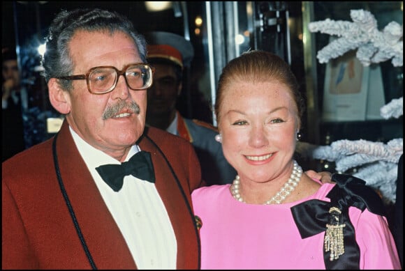 Archives - Le baron Edmond et sa femme la baronne Nadine de Rothschild au Fouquet's à Megève. 1997.