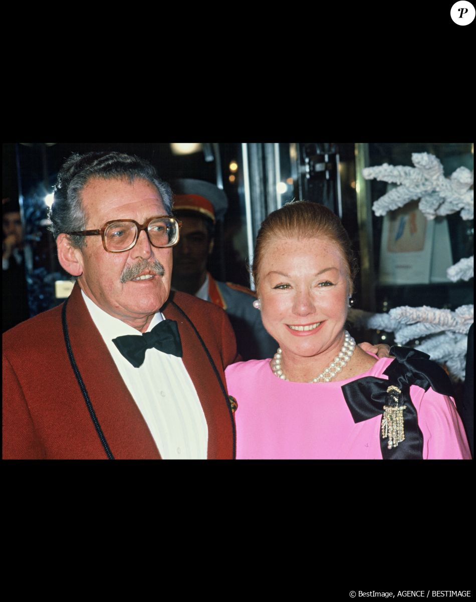 Archives - Le baron Edmond et sa femme la baronne Nadine de Rothschild au Fouquet's à Megève. 1997.