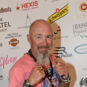 Malgré les bons soins, Vincent Lagaf' ne se sent pas aimé.
Vincent Lagaf' - Soirée "La Fight Night" de Saint-Tropez, France, le 4 août 2016. La Fight Night est un concept original alliant les plus hautes valeurs des sports de combats internationaux au glamour de Saint-Tropez. Certains des plus grands noms de la boxe thaï et du kick-boxing mondiaux se sont affrontés sur ce ring faisant désormais partie de la légende de la boxe sous toutes ses formes. Cette prestigieuse soirée de gala au clair de lune est devenue au cours du temps LA marque d'un succès sportif et people retentissant. Un événement incontournable dans le village le plus célèbre de la Côte d'Azur. © Rachid Bellak/Bestimage