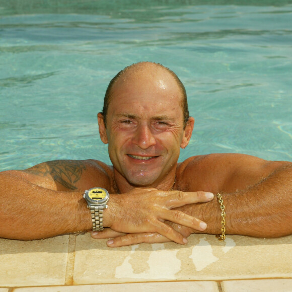 Exclusif - Vincent Lagaf' pose dans sa propriété à Cavalaire le 8 aout 2003. © Frédéric Piau/Bestimage