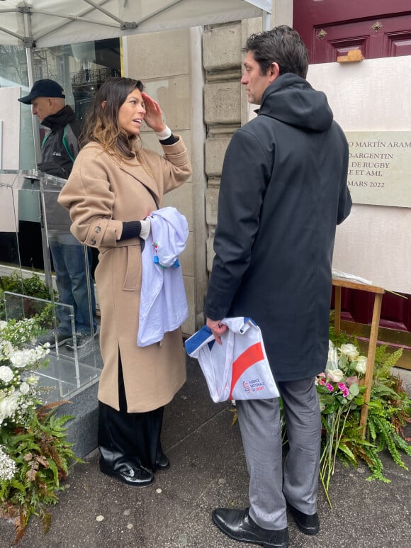 Semi-exclusif - Maria Aramburu (veuve) avec le maillot de sont défunt mari, Pierre Rabadan (ancien international français de rugby à XV, adjoint au maire de Parie en charge du sport et des JO) - Cérémonie en hommage à Federico Martin Aramburu (international argentin de rugby à XV ayant fait la majorité de sa carrière en France notamment dans l'équipe du Biarritz Olympique) assassiné le 19 mars 2022 alors qu'il s'interposait dans une altercation à la terrasse du "Mabillon" sur le boulevard Saint-Germain à Paris, France, le 19 mars 2023. © Christophe Clovis / Bestimage