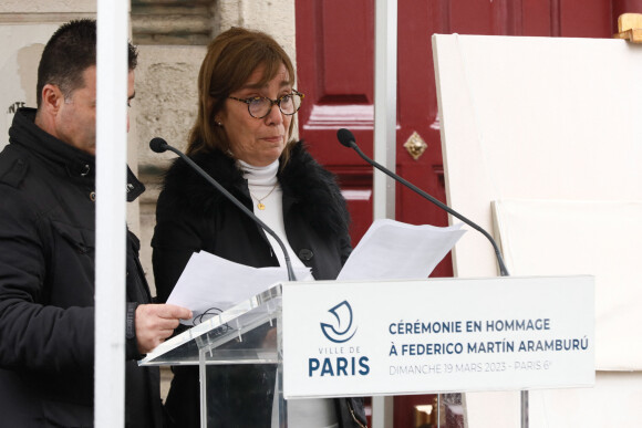 Semi-exclusif - Cécilia (mère du défunt) très émue lors de son discours - Cérémonie en hommage à Federico Martin Aramburu (international argentin de rugby à XV ayant fait la majorité de sa carrière en France notamment dans l'équipe du Biarritz Olympique) assassiné le 19 mars 2022 alors qu'il s'interposait dans une altercation à la terrasse du "Mabillon" sur le boulevard Saint-Germain à Paris, France, le 19 mars 2023. © Christophe Clovis / Bestimage