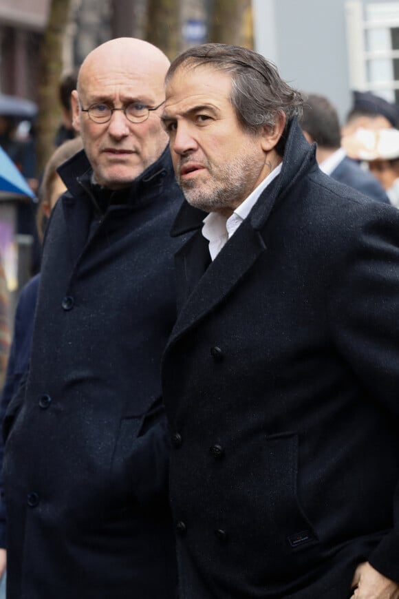 Semi-exclusif - Bernard Laporte (ancien sélectionneur de l'équipe de France de Rugby à XV, ancien ministre des sports et ancien président de la FFR) et Serge Simon (ancien international français de rugby à XV, 1er vice-président de la FFR), visiblement très pressés ne sont restés qu'un court moment à la cérémonie - Cérémonie en hommage à Federico Martin Aramburu (international argentin de rugby à XV ayant fait la majorité de sa carrière en France notamment dans l'équipe du Biarritz Olympique) assassiné le 19 mars 2022 alors qu'il s'interposait dans une altercation à la terrasse du "Mabillon" sur le boulevard Saint-Germain à Paris, France, le 19 mars 2023. © Christophe Clovis / Bestimage