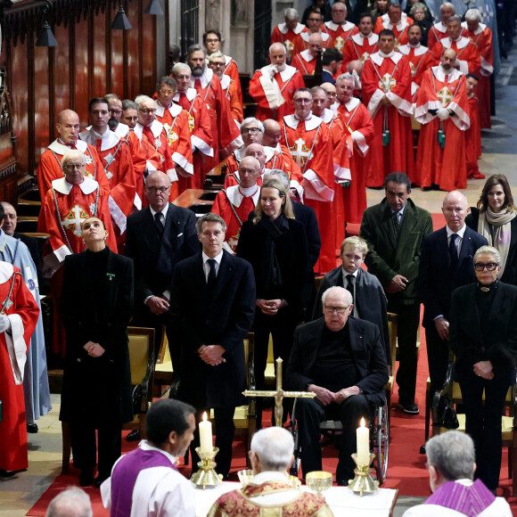 ll faut dire que la jeune fille n'a que 16 ans. 
La famille royale de Savoie (Victor-Emmanuel, sa soeur Maria Pia, son fils Emmanuel-Philibert et sa petite-fille Vittoria de Savoie) s'est retrouvée à Hautecombe pour le 40ème anniversaire de la mort d'Humbert II, dernier roi d'Italie. @ BESTIMAGE / Dominique Jacovides