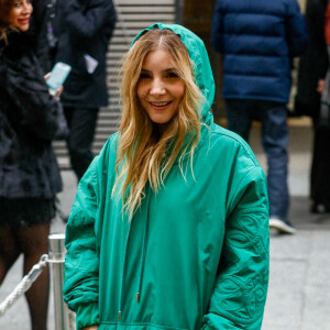 Clotilde Courau - Arrivées au défilé de mode Haute-Couture Elie Saab au Carreau du Temple lors de la Fashion Week Printemps-été 2023 de Paris, France, le 25 janvier 2023. © Christophe Clovis/Bestimage 