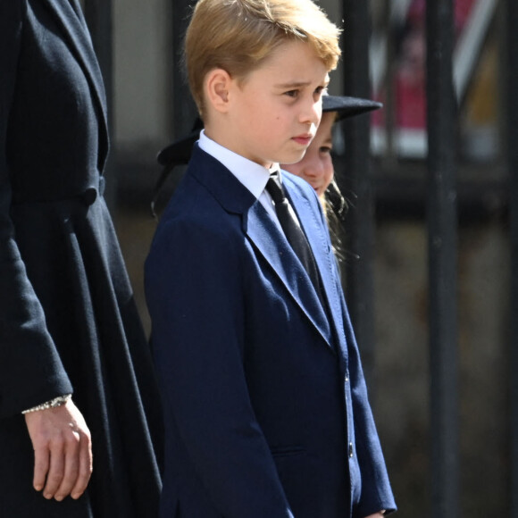 Le prince George de Galles - Sorties du service funéraire à l'Abbaye de Westminster pour les funérailles d'Etat de la reine Elizabeth II d'Angleterre le 19 septembre 2022. 