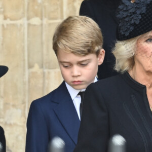 La princesse Charlotte et le prince George de Galles - Sorties du service funéraire à l'Abbaye de Westminster pour les funérailles d'Etat de la reine Elizabeth II d'Angleterre le 19 septembre 2022. 