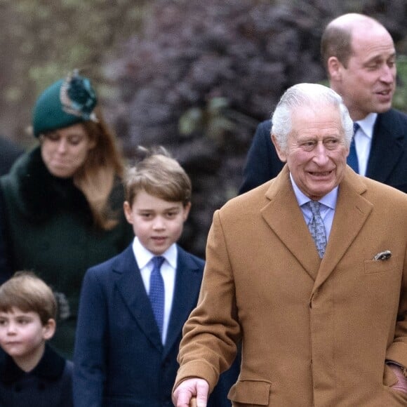 Le prince Louis de Galles, le prince George de Galles, Le roi Charles III d'Angleterre et le prince William, prince de Galles - La famille royale d'Angleterre assiste au service religieux de Noël à l'église St Mary Magdalene à Sandringham, Norfolk, Royaume Uni, le 25 décembre 2022. 