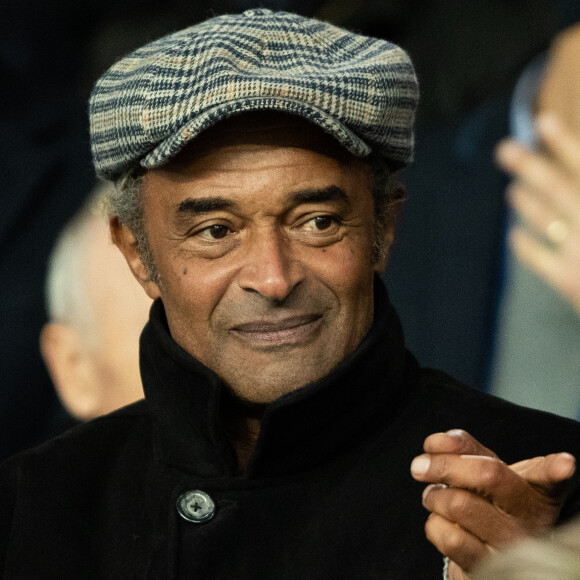 Il y a quelques jours, le chanteur a annoncé avoir été touché par le paludisme, ce qui l'a obligé à rester au lit un bon moment

Yannick Noah - People dans les tribunes du match de football de Ligue 1 "PSG-Lyon" à Paris. Le 9 février 2020