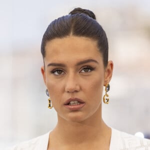 Adèle Exarchopoulos s'est confiée comme jamais sur l'éducation qu'elle a reçue de la part de ses parents Didier et Marina 
Adèle Exarchopoulos - Photocall de "Fumer Fait Tousser (Smoking Causes Coughing)" lors du 75ème Festival International du Film de Cannes. © Cyril Moreau/Bestimage