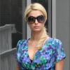 Paris Hilton, de sortie pour une séance de shopping... et affichant une bague à l'annulaire gauche, mardi 23 février à Beverly Hills.