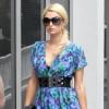 Paris Hilton, de sortie pour une séance de shopping... et affichant une bague à l'annulaire gauche, mardi 23 février à Beverly Hills.
