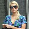 Paris Hilton, de sortie pour une séance de shopping... et affichant une bague à l'annulaire gauche, mardi 23 février à Beverly Hills.