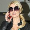 Paris Hilton, de sortie pour une séance de shopping... et affichant une bague à l'annulaire gauche, mardi 23 février à Beverly Hills.