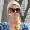 Paris Hilton, de sortie pour une séance de shopping... et affichant une bague à l'annulaire gauche, mardi 23 février à Beverly Hills.