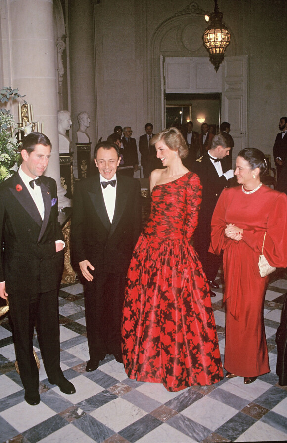 Info - Le roi Charles III choisit la France pour sa première visite d'Etat - Archives - La princesse Diana et le Prince Charles à l'ambassade d'Angleterre à Paris