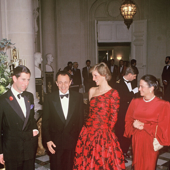 Info - Le roi Charles III choisit la France pour sa première visite d'Etat - Archives - La princesse Diana et le Prince Charles à l'ambassade d'Angleterre à Paris