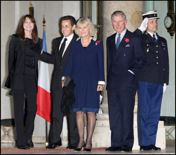 Info - Le roi Charles III choisit la France pour sa première visite d'Etat - Archives - Le prince Charles et Camilla Parker Bowles à l'Élysée avec Nicolas Sarkozy et Carla Bruni Sarkozy