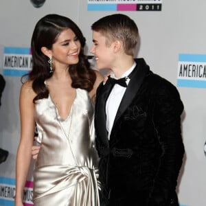 Selena Gomez et Justin Bieber aux American Music Awards au Nokia Theatre à Los Angeles le 20 novembre 2011.