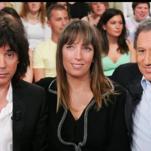 Jean-Michel Jarre, sa soeur Stéfanie et Michel Drucker dans "Vivement Dimanche" le 5 avril 2007. © Guilaume Gaffiot / Bestimage 