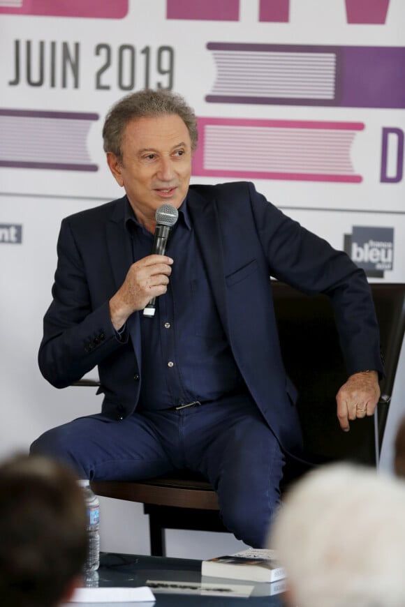 Michel Drucker durant la première journée du 24ème festival du livre de Nice le 31 mai 2019. © Dylan Meiffret/Nice-Matin/Bestimage