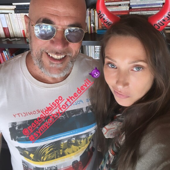 Pascal Obispo et Laura Smet, voisins donc, se sont retrouvés à la fin du mois de mars. 
Laura Smet a partagé un selfie avec Pascal Obispo sur Instagram le 24 mars 2023. Ils vient tous les deux au Cap Ferret.