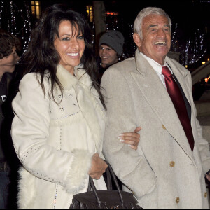 Jean-Paul Belmondo et Barbara Gandolfi - Projection du film "Un homme et son chien" au cinéma Gaumont Champs-Elysées.