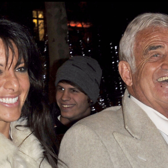 Jean-Paul Belmondo et Barbara Gandolfi - Projection du film "Un homme et son chien" au cinéma Gaumont Champs-Elysées.