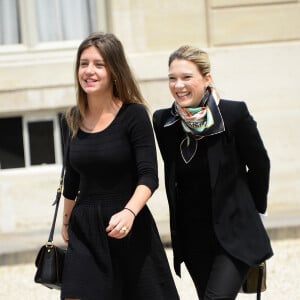 "Je vais à l'Elysée pour La Vie d'Adèle, c'est François donc, François Hollande, monsieur le président, et à l'époque, il est avec Valérie Trierweiler"
Adele Exarchopoulos et Lea Seydoux - Dejeuner avec l'equipe du film "La vie d'Adele", palme d'Or 2013 du festival de Cannes, au palais de l'Elysee a Paris. Le 26 juin 2013