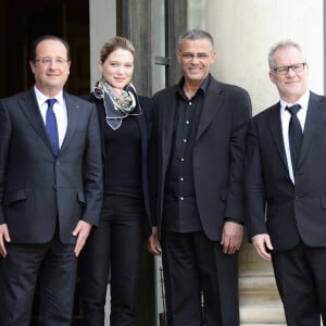 Adele Exarchopoulos, Francois Hollande, Lea Seydoux, Abdelattif Kechiche et Thierry Fremaux - Dejeuner avec l'equipe du film "La vie d'Adele", palme d'Or 2013 du festival de Cannes, au palais de l'Elysee a Paris. Le 26 juin 2013