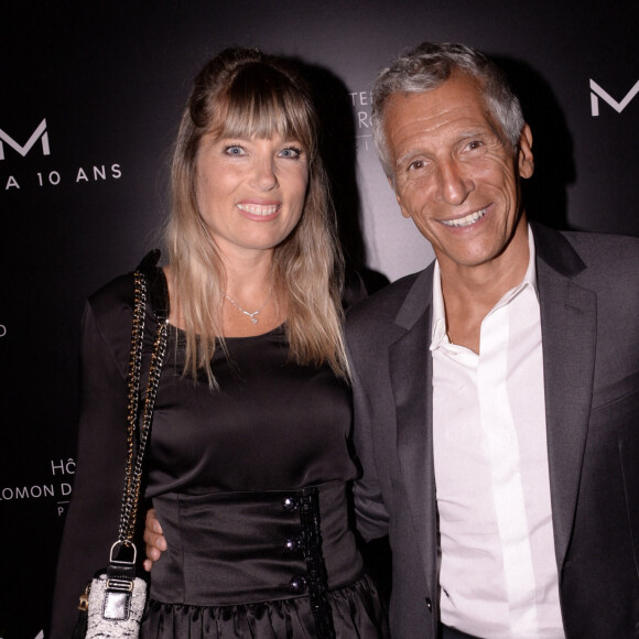 Cette semaine, Nagui et Mélanie Page étaient interviewés par "Paris Match". C'était notamment l'occasion d'apprendre qu'au début de leur relation, l'animateur vivait à Saint-Cloud, tandis que sa dulcinée habitait dans le Marais, célèbre quartier Parisien.
Exclusif - Nagui avec sa femme Mélanie Page - Moma Group fête son 10ème anniversaire à l'hôtel Salomon de Rothschild à Paris le 5 septembre 2022.© Rachid Bellak/Bestimage 