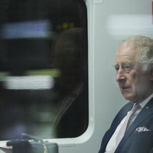 Le roi Charles III d'Angleterre et Camilla Parker Bowles, reine consort d'Angleterre, quittent Berlin pour se rendre à Hambourg, dans le cadre de leur visite officielle en Allemagne, le 31 mars 2023. Après l'annulation de leur visite en France, en raison des manifestation contre la réforme des retraites, le roi Charles et la reine consort sont en voyage officiel en Allemagne jusqu'au 31 mars 2023. 