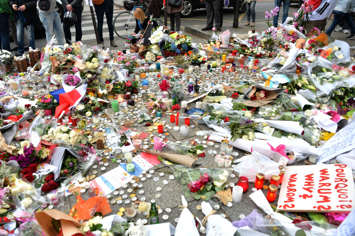 Photo : Hommages Aux Victimes De L'attentat Terroriste Du Bataclan ...