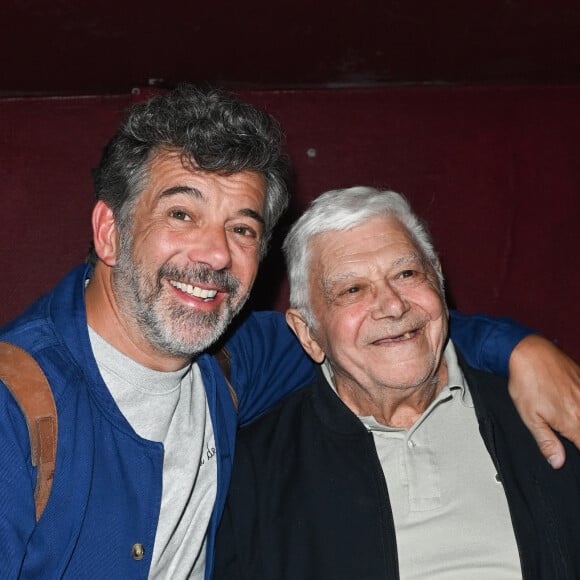 Stéphane Plaza avec son père Raymond - Générale du spectacle de "Larsène" au théâtre de la Gaîté-Montparnasse à Paris le 3 avril 2023. © Coadic Guirec/Bestimage