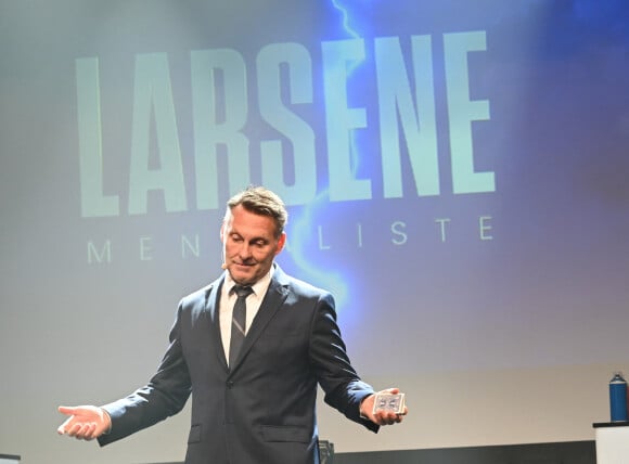 Larsène, le gentleman magicien-mentaliste - Générale du spectacle de "Larsène" au théâtre de la Gaîté-Montparnasse à Paris le 3 avril 2023. © Coadic Guirec/Bestimage