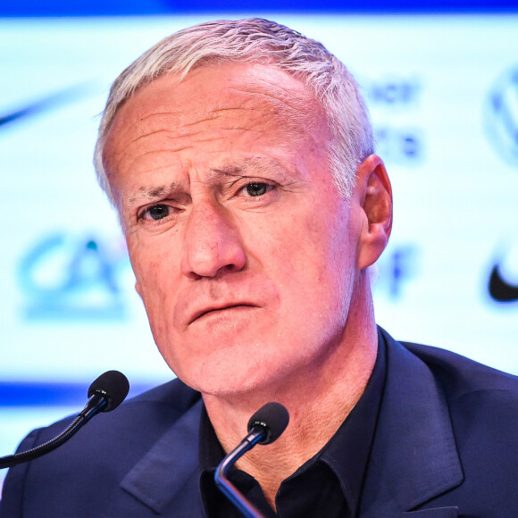 Didier Deschamps porte plainte contre Daniel Riolo, qui lui répond !
 
Le sélectionneur de l'équipe de France, Didier Deschamps lors de la conférence de presse pour la liste des joueurs sélectionnés pour les éliminatoires de l'UEFA Euro au siège de la Fédération Française e Football (FFF), à Paris, France. © Matthieu Mirville/Zuma Press/Bestimage