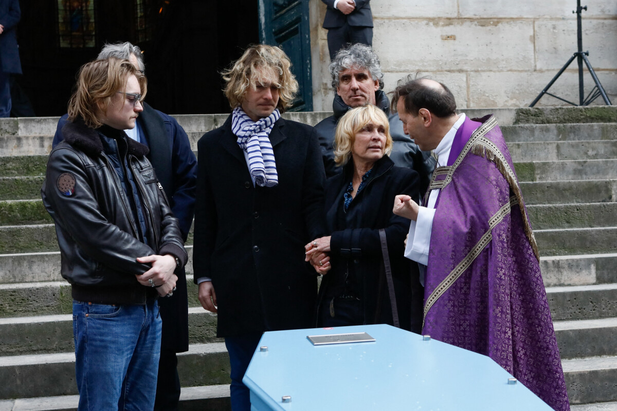 Photo : Cercueil de la défunt, Virginie Ledieu, la fille de Marion Game