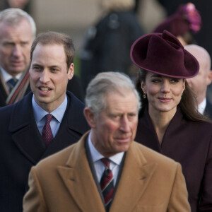Il ne s'agit finalement que d'honorer la volonté du roi Charles, qui veut que son couronnement soit ancré dans la modernité
Le prince William, Kate Middleton et Charles III - La famille royale se rend à la messe de Noël de Sandringham le 2( décembre 2011.