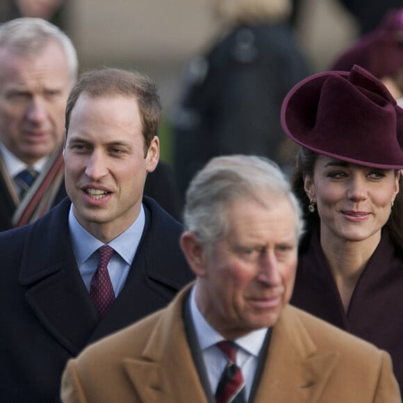 Il ne s'agit finalement que d'honorer la volonté du roi Charles, qui veut que son couronnement soit ancré dans la modernité
Le prince William, Kate Middleton et Charles III - La famille royale se rend à la messe de Noël de Sandringham le 2( décembre 2011.