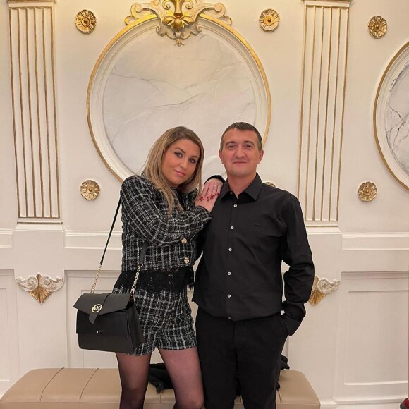 Sur les réseaux sociaux, elle et son mari Alexandre donne régulièrement de leurs nouvelles.
Amandine et son mari Alexandre Pellissard
