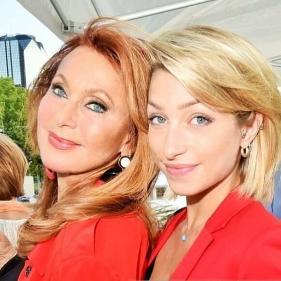 "Pour la première fois, je me suis écroulée, raconte-t-elle. J'ai pleuré toute la journée, tout ce que je n'avais pas pleuré pendant deux mois."
Julie Piétri et sa fille Manon.