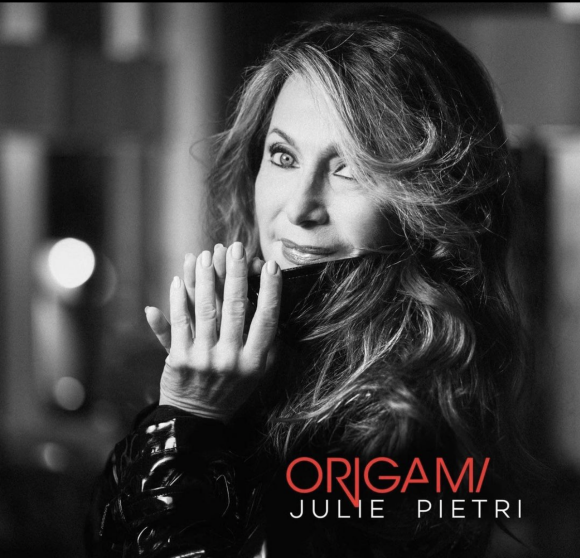 "Origami", le nouvel album de Julie Pietri.